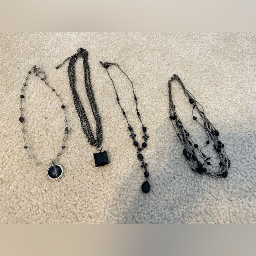 Set of 4 New York and co necklaces